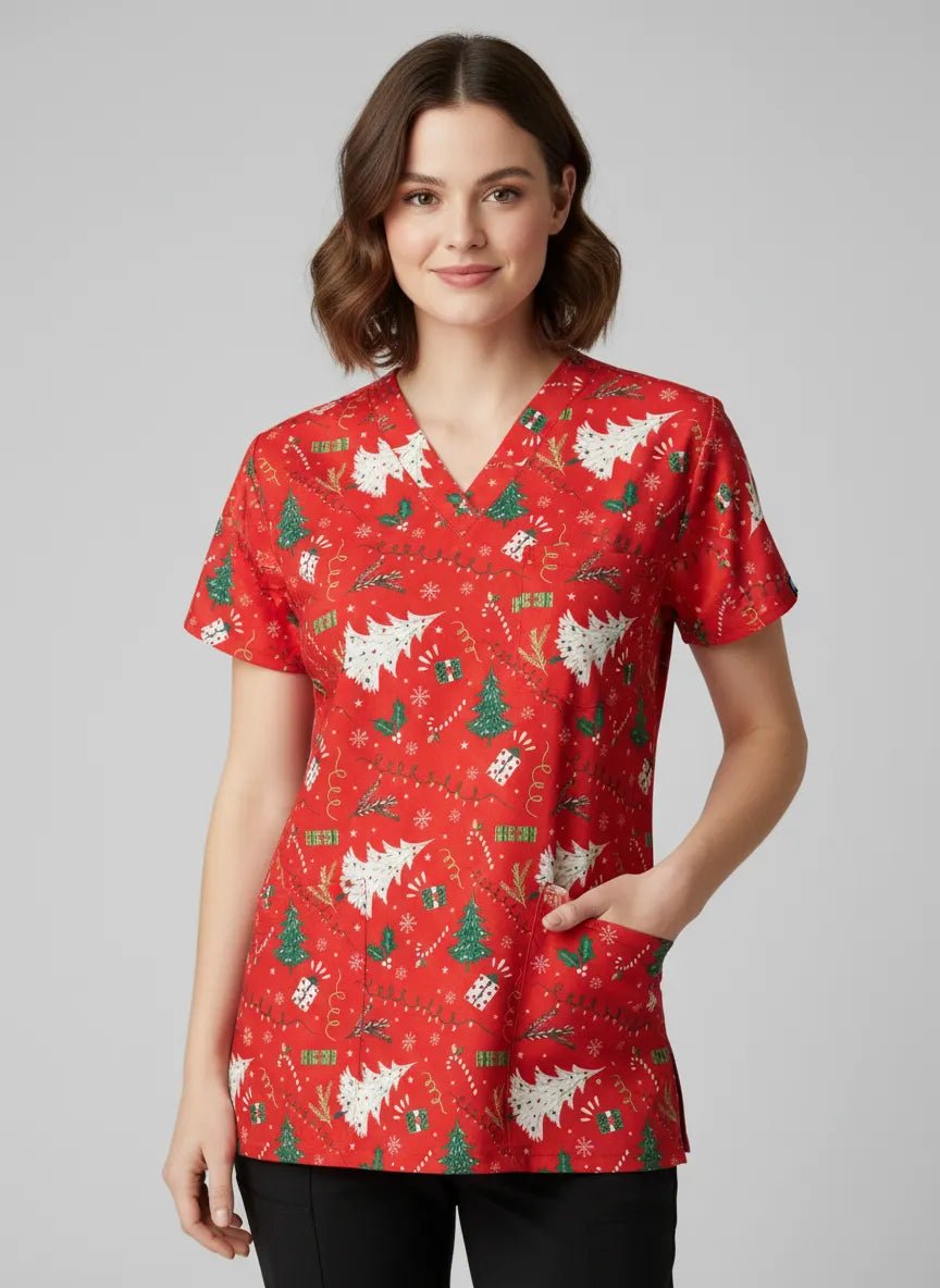 Bluza Medicala Elastan cu Imprimeu, Femei - Scrub Top Uniforma Brad de Craciun