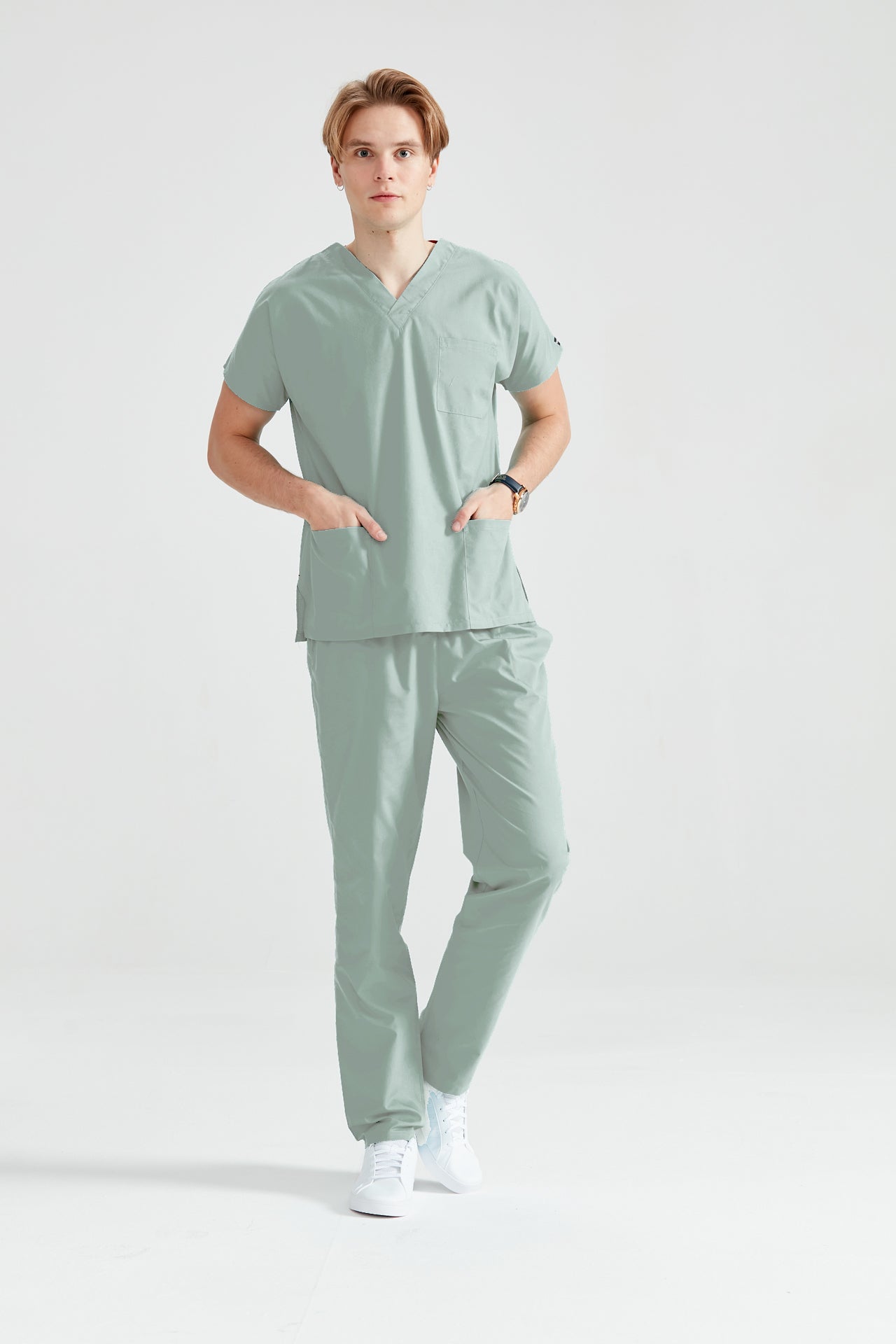 Asistent medical imbracat in costum medical barbati, elastan, verde fistic, vedere din profil
