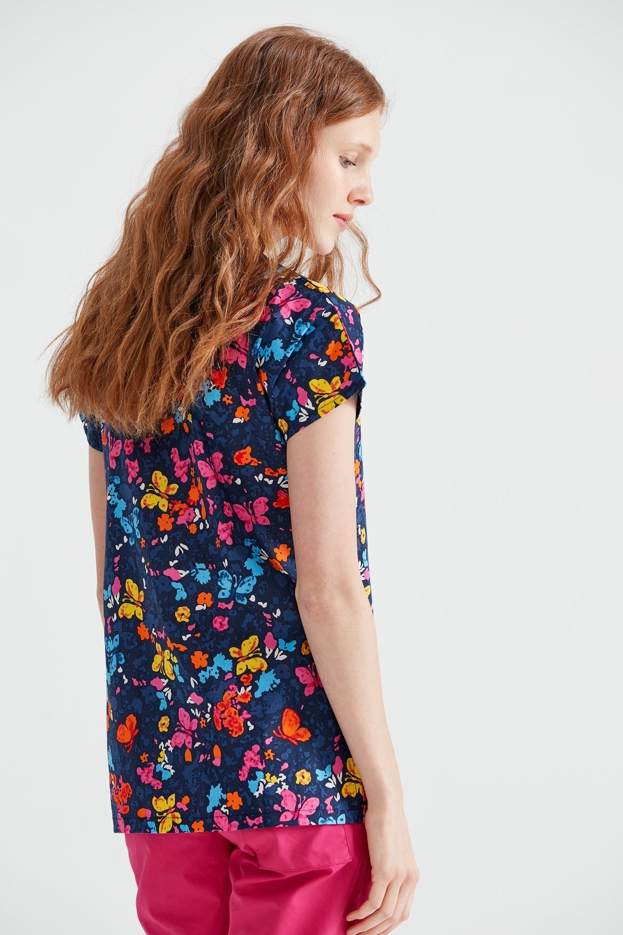 Bluza Medicala Elastan, Bluemarin cu Imprimeu, Femei - Model Uniforma Medicala Fluturi Bleumarin