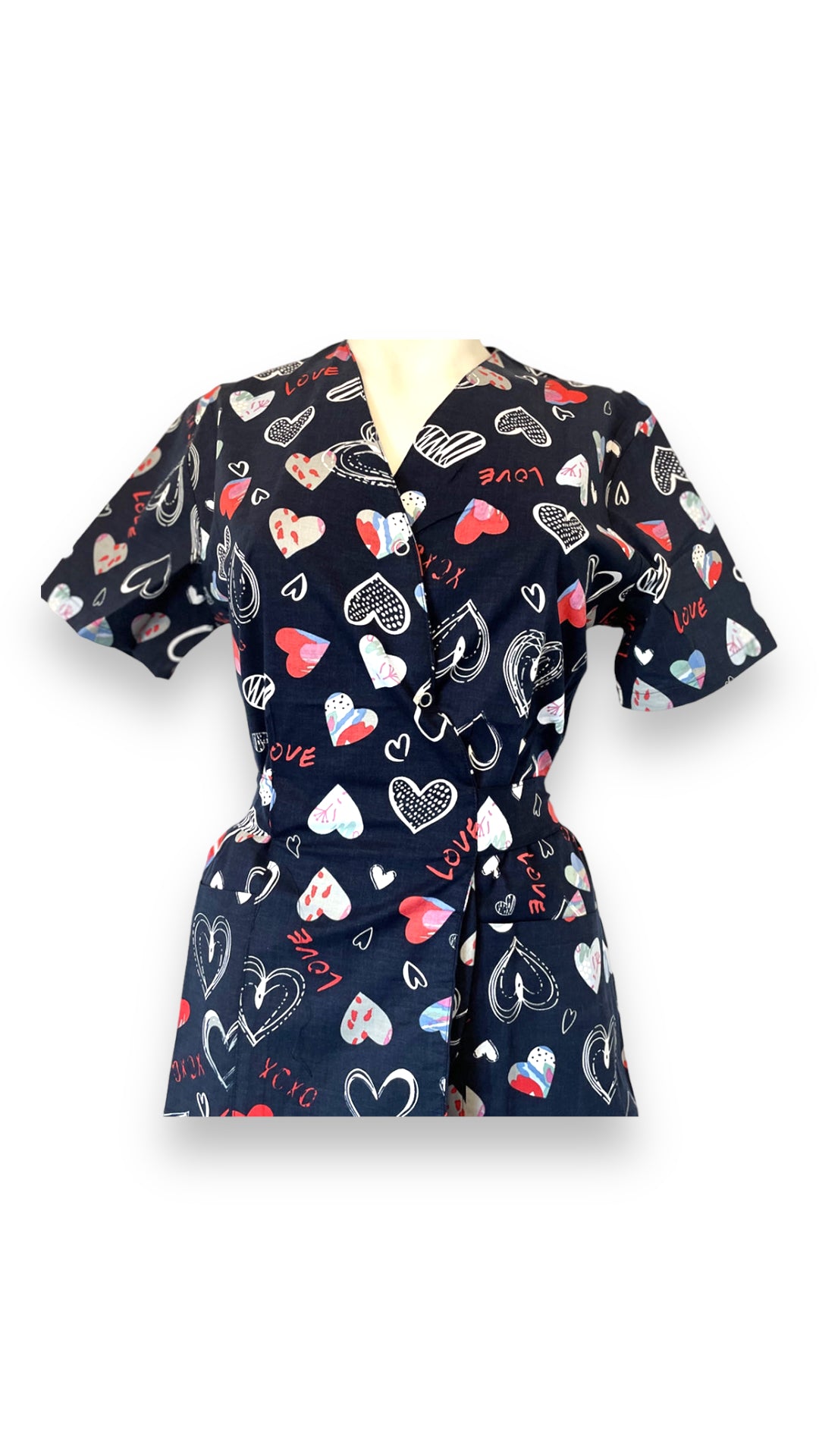 bluza medicala kimono neagra cu imprimeu Love inimioare