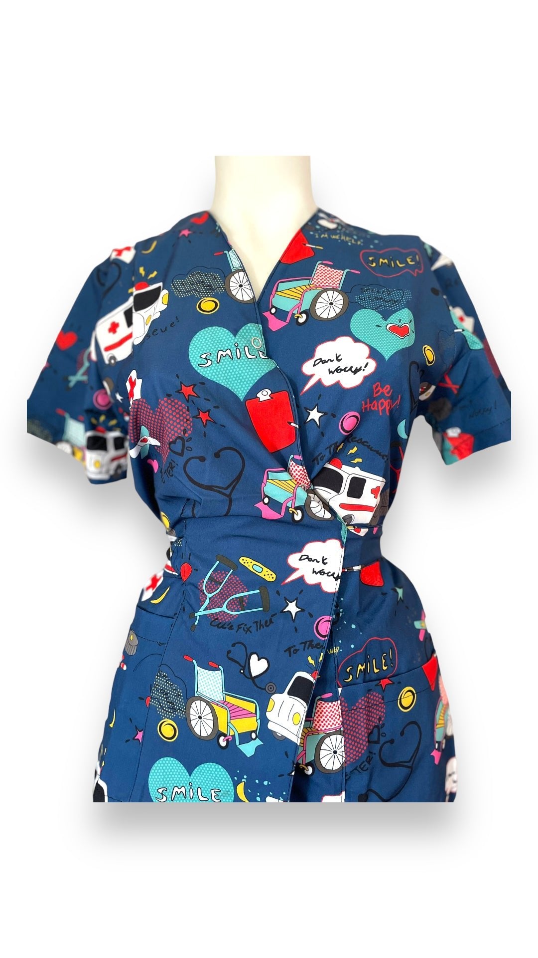 sötétkék kimonó orvosi blúz mentőmintával