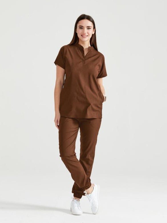 Asszisztens orvosi öltönyben, női, barna, profilnézet