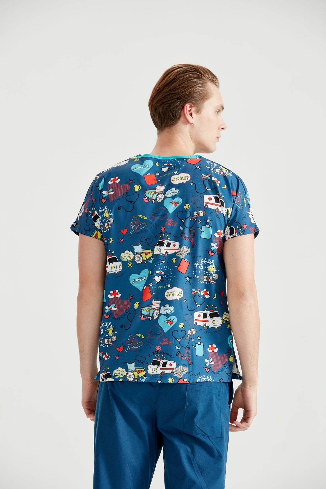 Ambulance Blue orvosi blúzt viselő asszisztens, hátulnézet