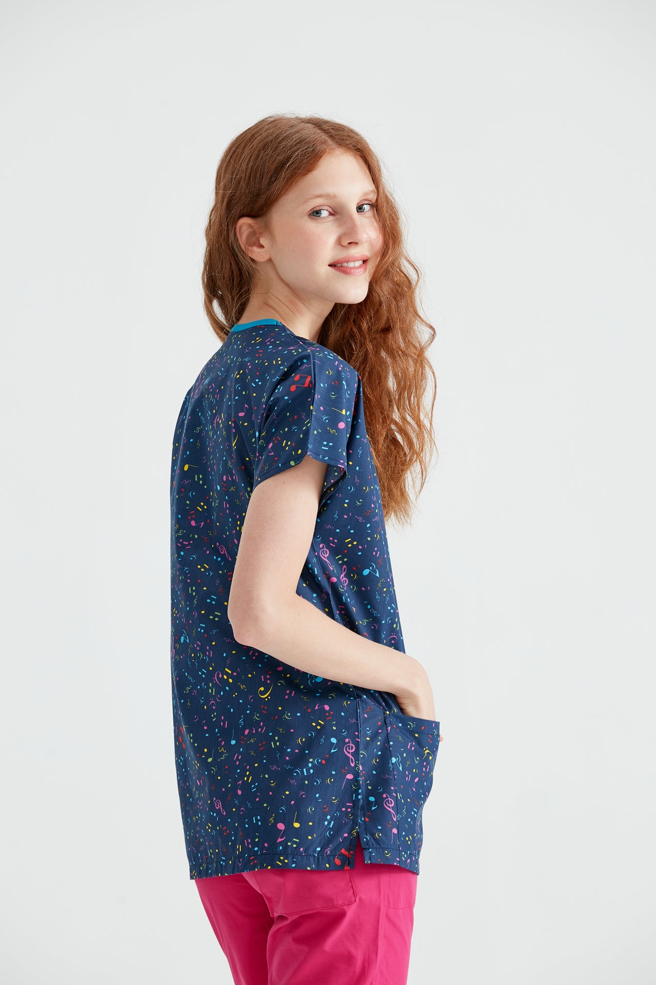 Bluza Medicala Elastan, Bleumarin cu Imprimeu, Femei - Model Uniforma Medicala Note Muzicale Sol