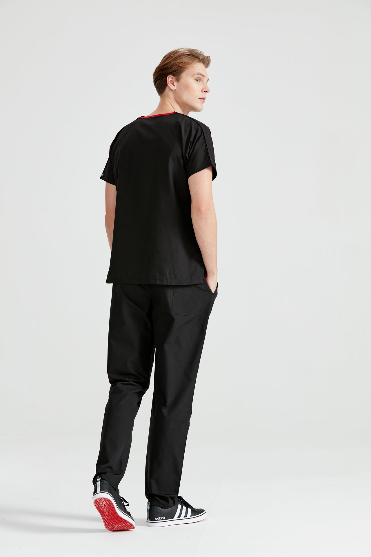 tanar in costum medical din elastan de culoare neagra, unisex, model Clasic Flex