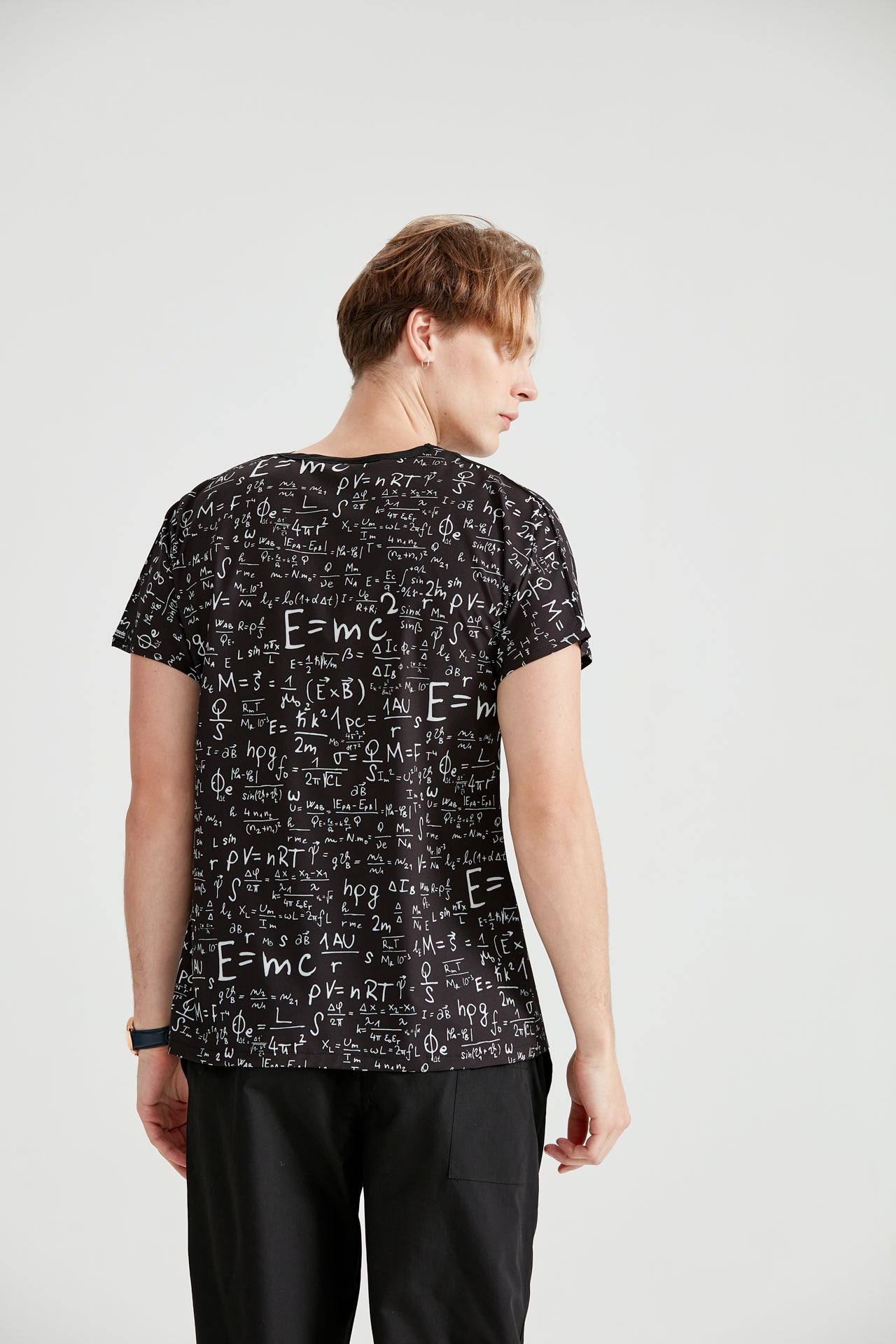 Orvosi asszisztens Maths elasztán orvosi blúzt visel, hátulnézet