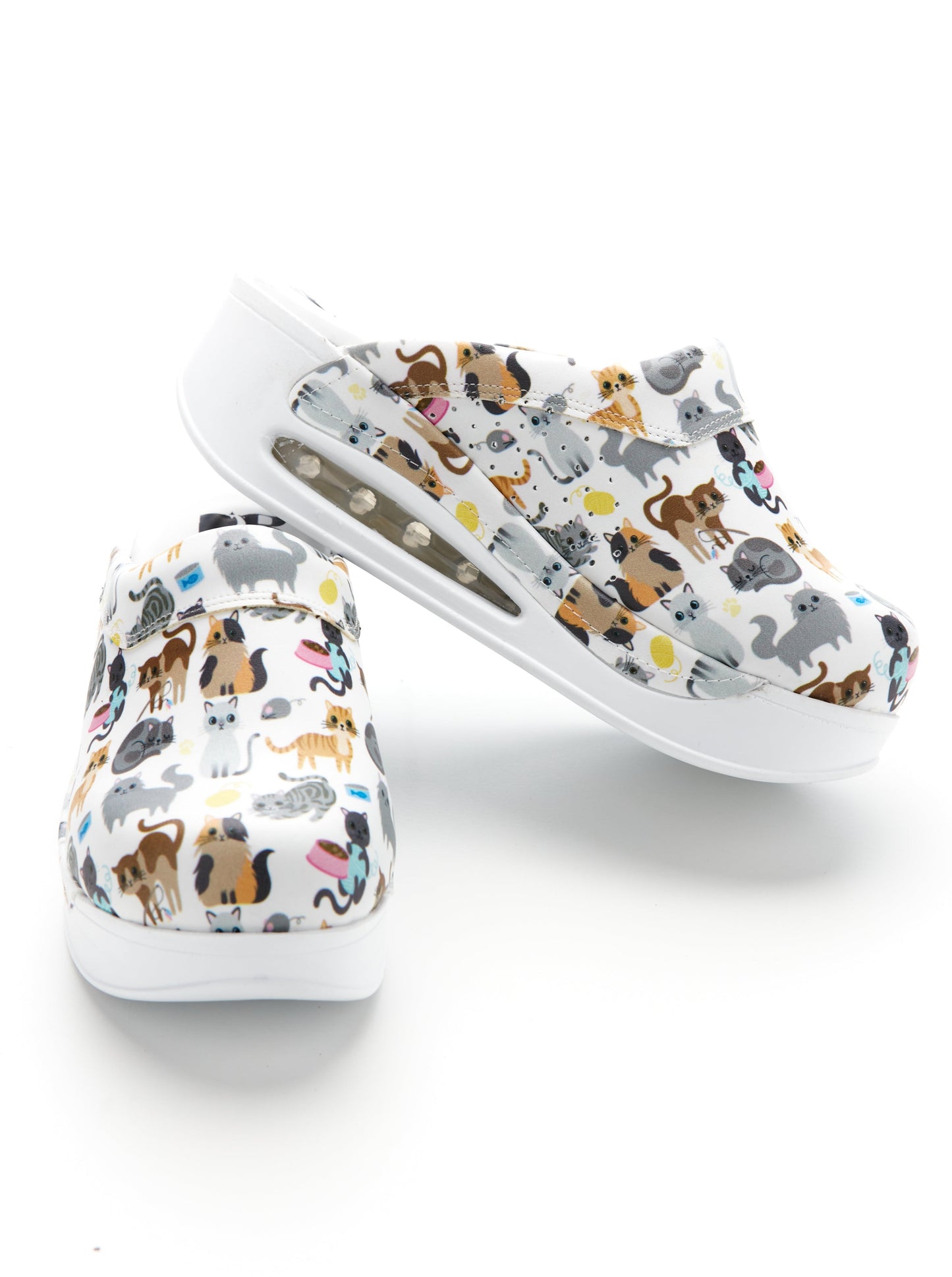 pereche de saboti medicali ortopedici unisex de culoare alba cu imprimeu cu pisici