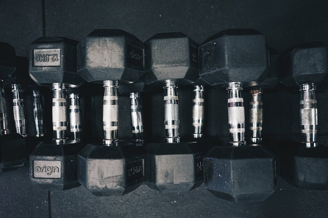 a row of dumbs sitting next to each other