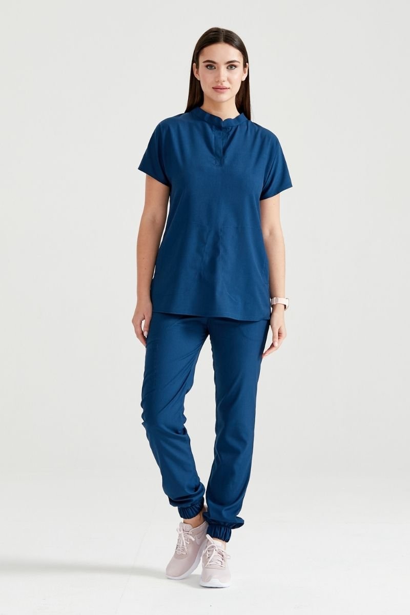 Costum medical Albastru Indigo, Unisex - Model Activity