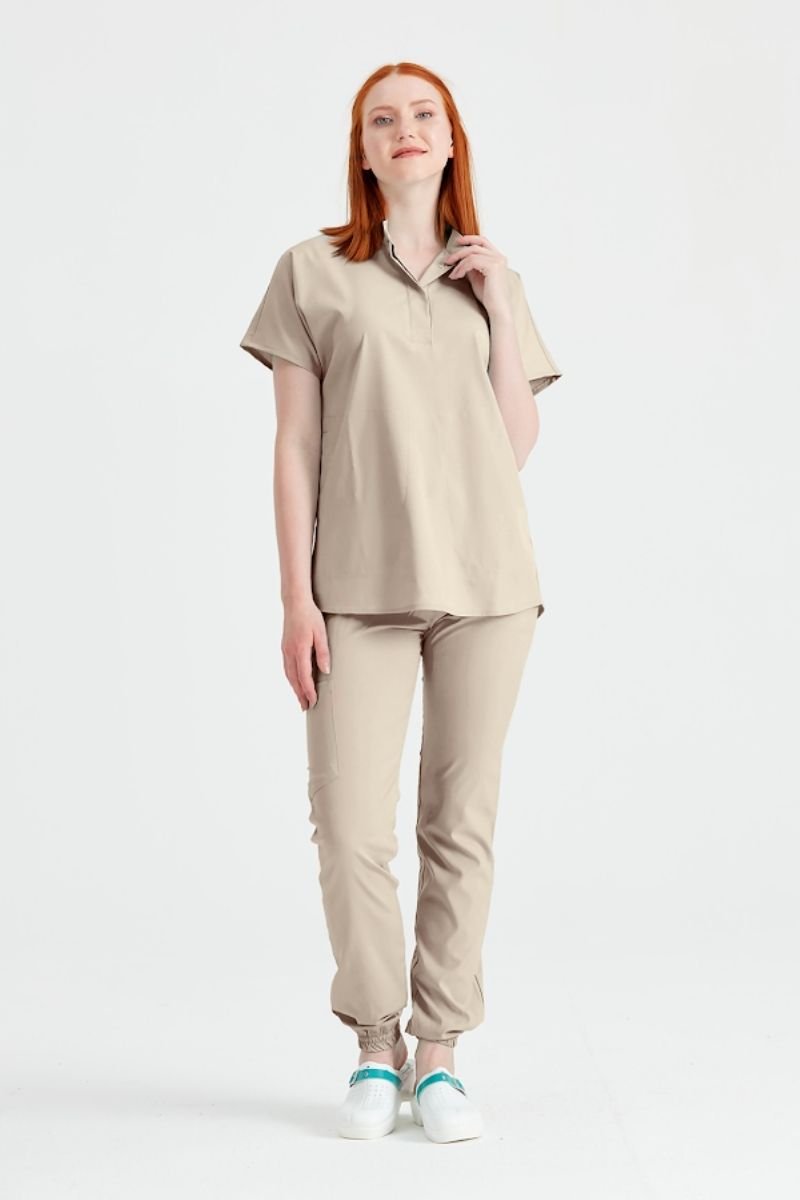 Costum Medical Bej, Unisex - Model Activity
