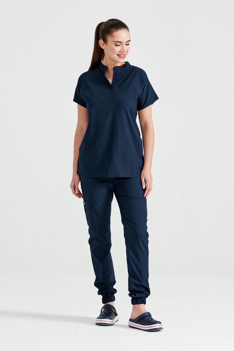 Costum Medical Bleumarin, Unisex - Model Activity in