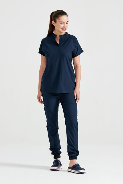 Costum Medical Bleumarin, Unisex - Model Activity in