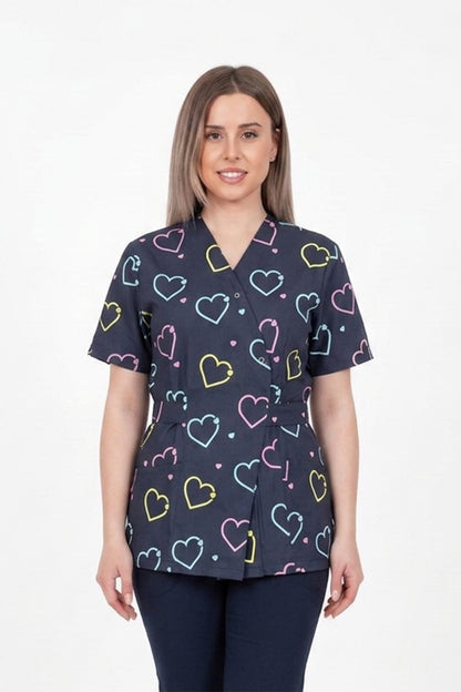 Bluza Medicala Kimono, Albastru cu Imprimeu, Femei - Model Uniforma Medicala Inimi Mari