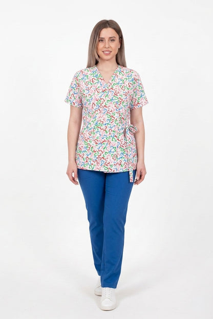 Bluza Medicala Kimono, Alb cu Imprimeu, Femei - Model Uniforma Medicala Inimi Multicolor