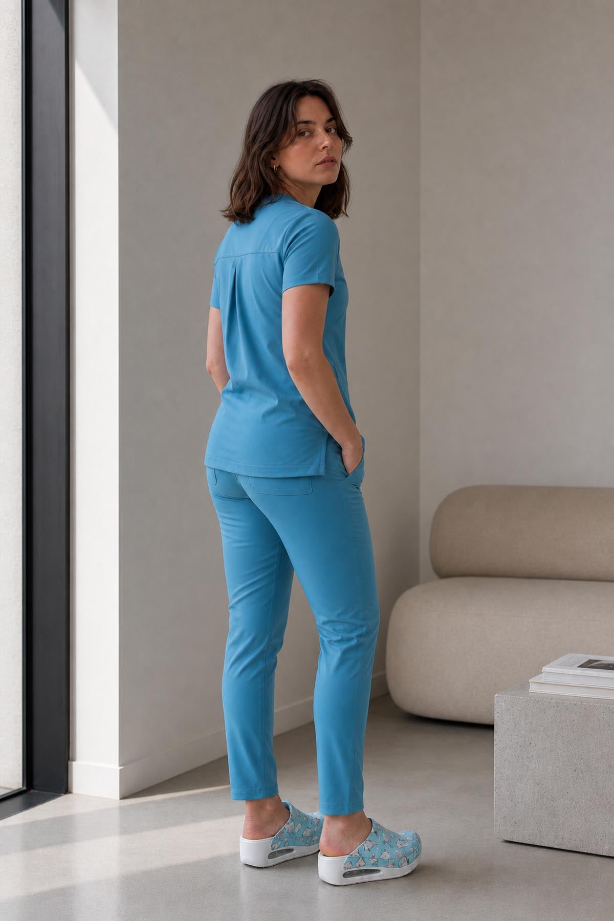 Costum medical din elastan pentru femei, Albastru Deschis model Infinity