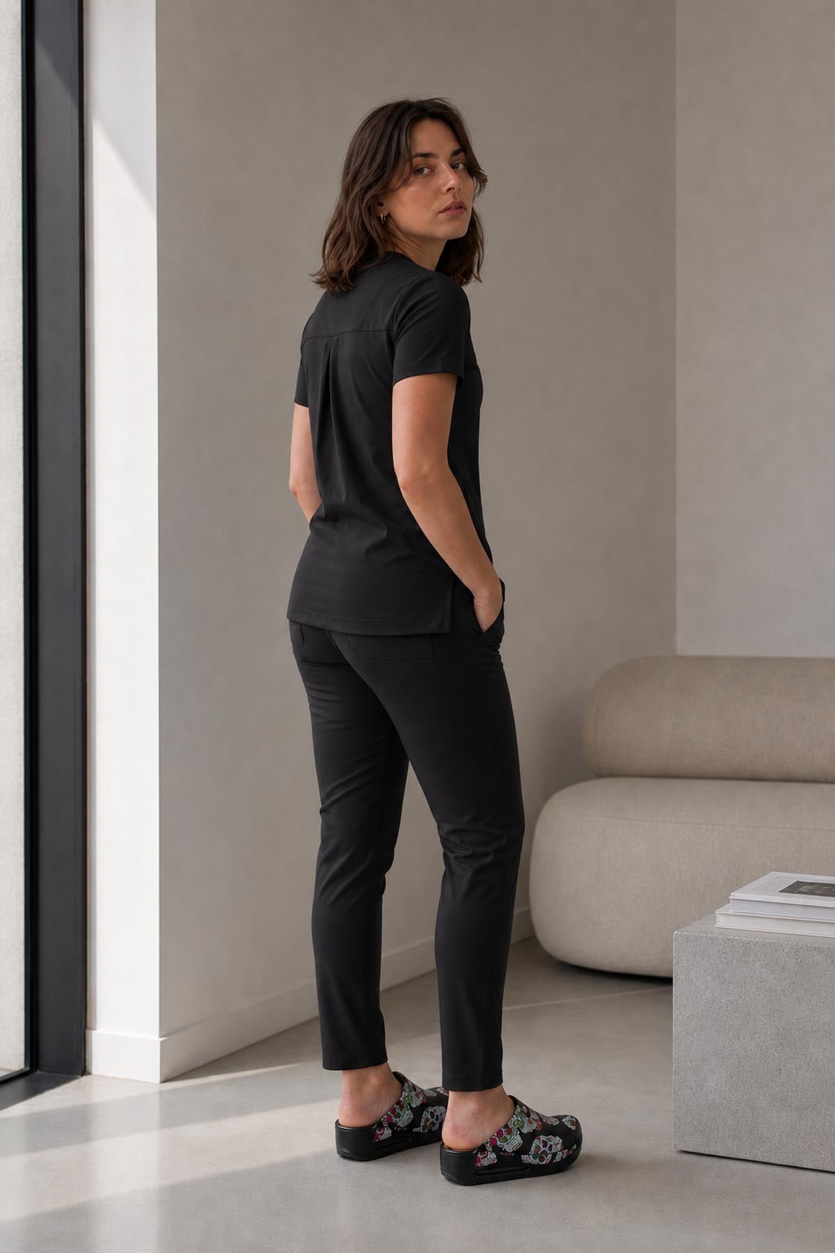 Costum medical din elastan pentru femei, Negru model Infinity