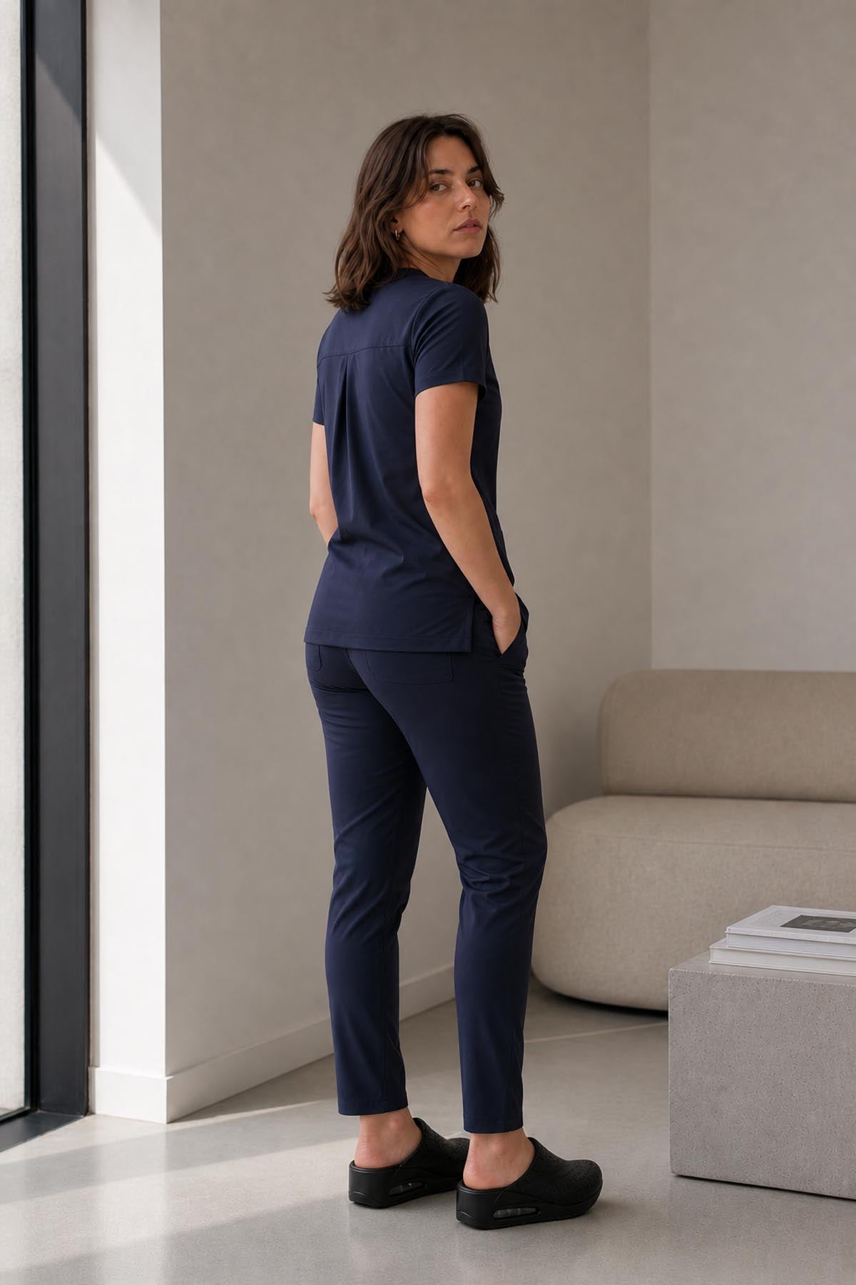 Costum medical din elastan pentru femei, culoarea Bleumarin model Infinity