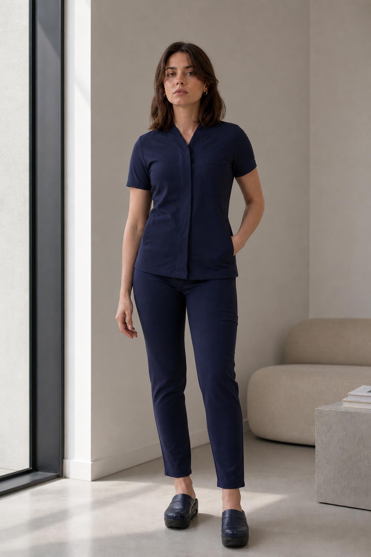 Costum medical din elastan pentru femei, culoarea Bleumarin model Infinity