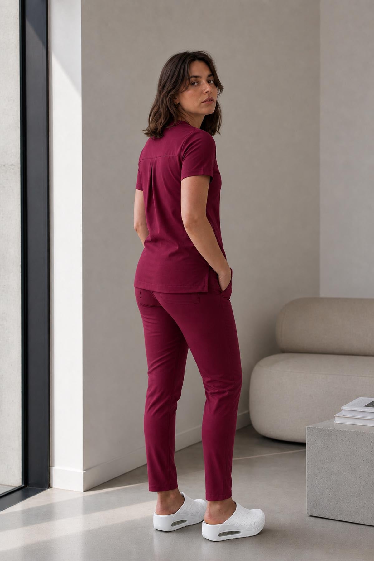 Costum medical din elastan pentru femei, Bordo model Infinity