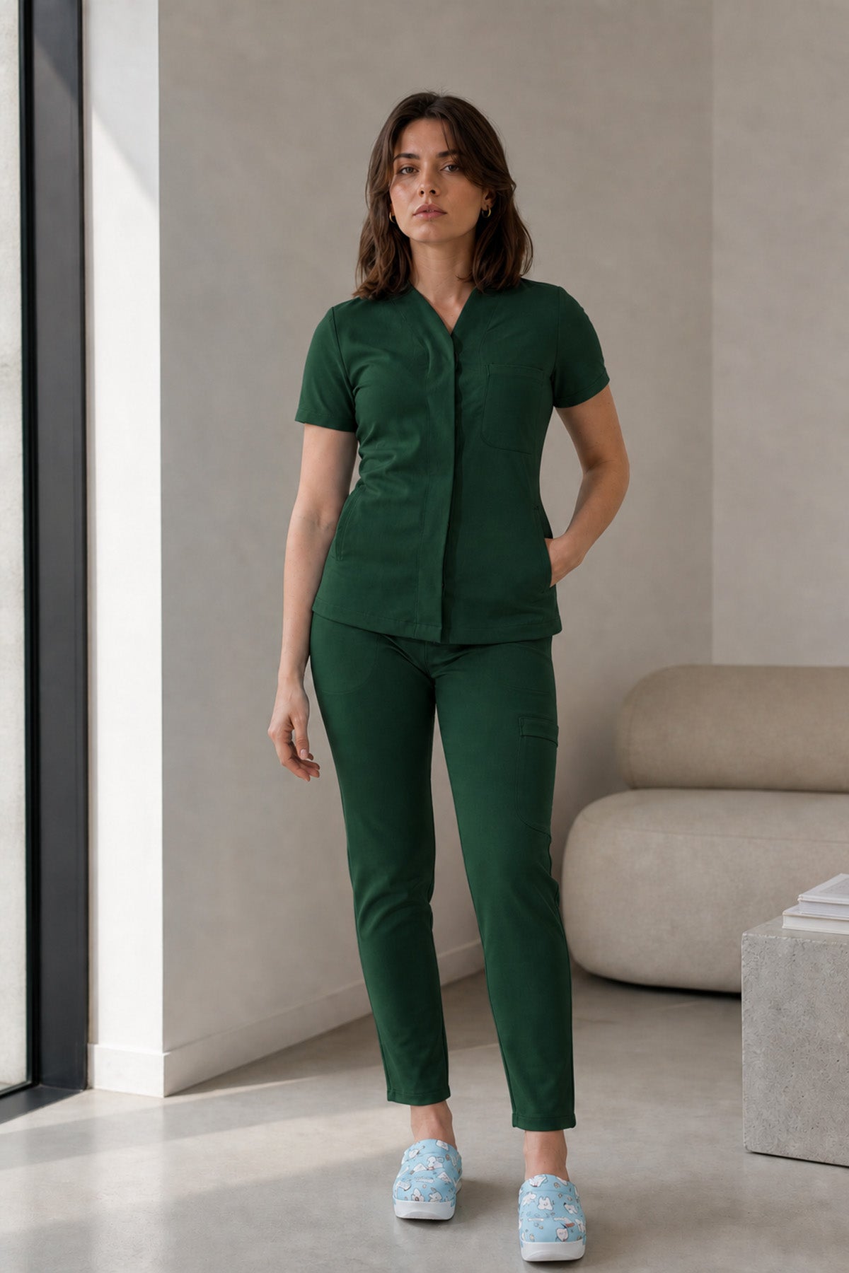 Costum medical din elastan pentru femei, Verde Kaki model Infinity