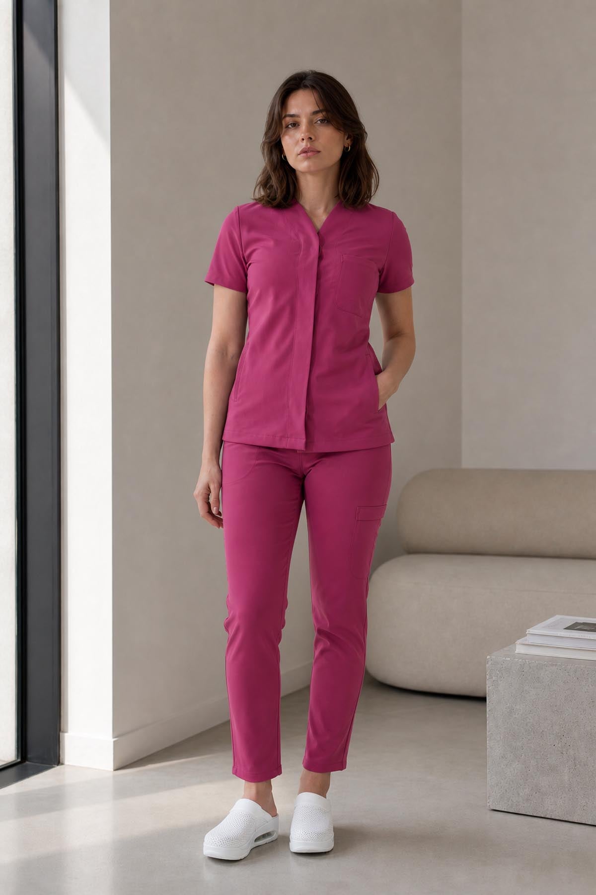 Costum medical din elastan pentru femei, Visiniu model Infinity