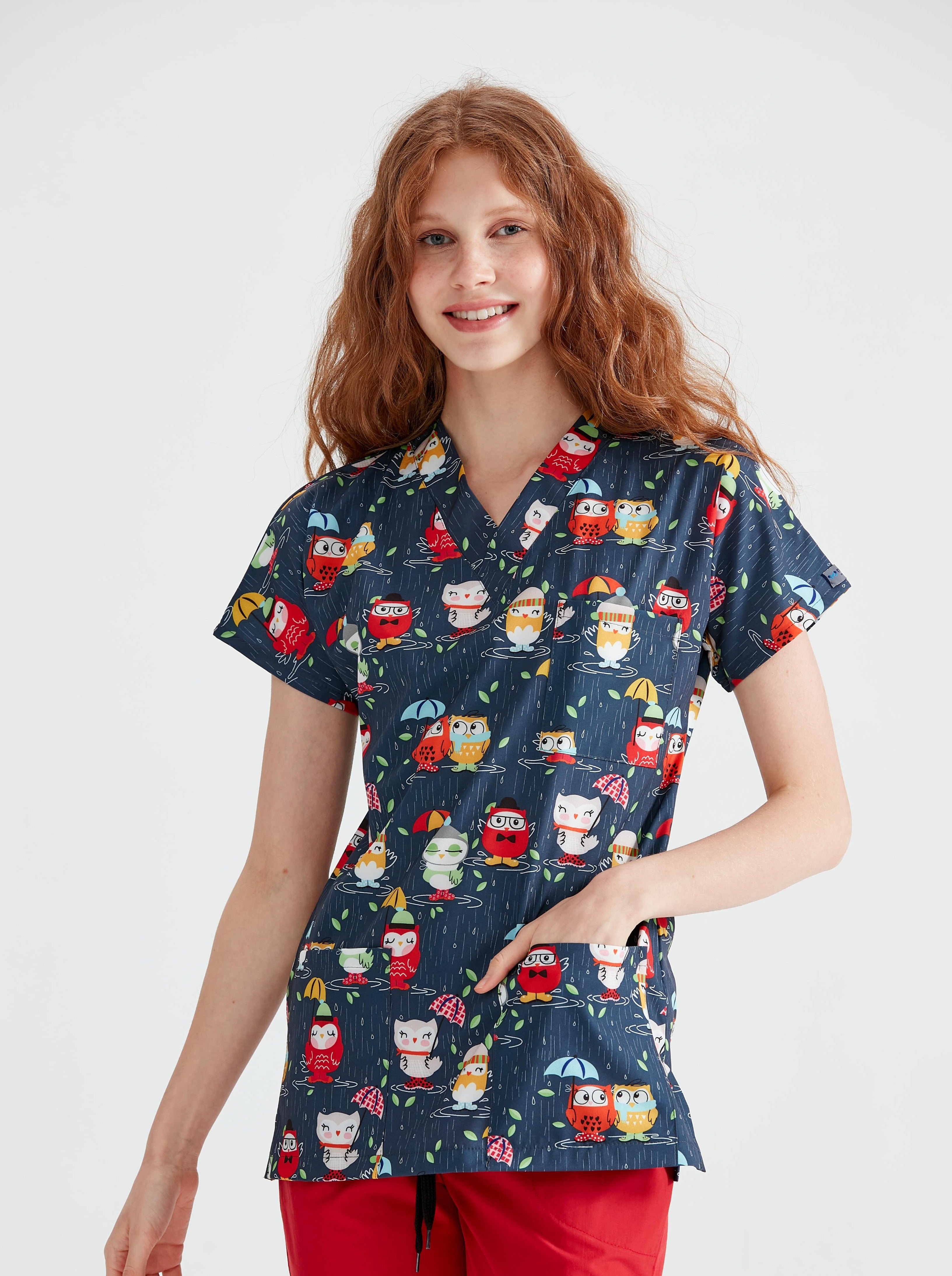 Bluza Medicala Elastan, Bleumarin cu Imprimeu, Femei - Model Uniforma Medicala Bufnite