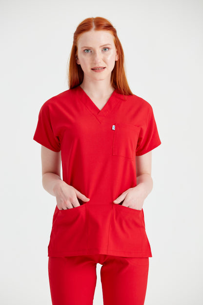 Asistenta medicala imbracata in costum medical de dama din elastan, rosu - red, vedere din fata