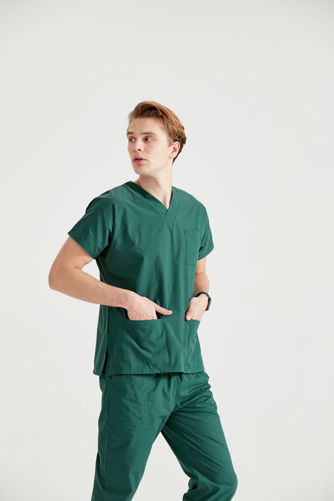 Asistent medical imbracat in costum medical barbati, elastan, verde kaki, vedere din fata