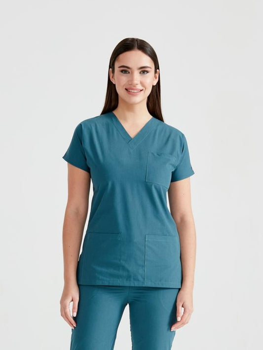 Asistenta medicala imbracata in costum medical de dama din elastan, verde petrol, vedere din fata