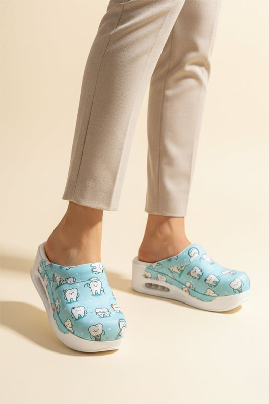 Saboti medicali ortopedici, bleu cu imprimeu, femei - Model airmax medical Stomatolog turquoise