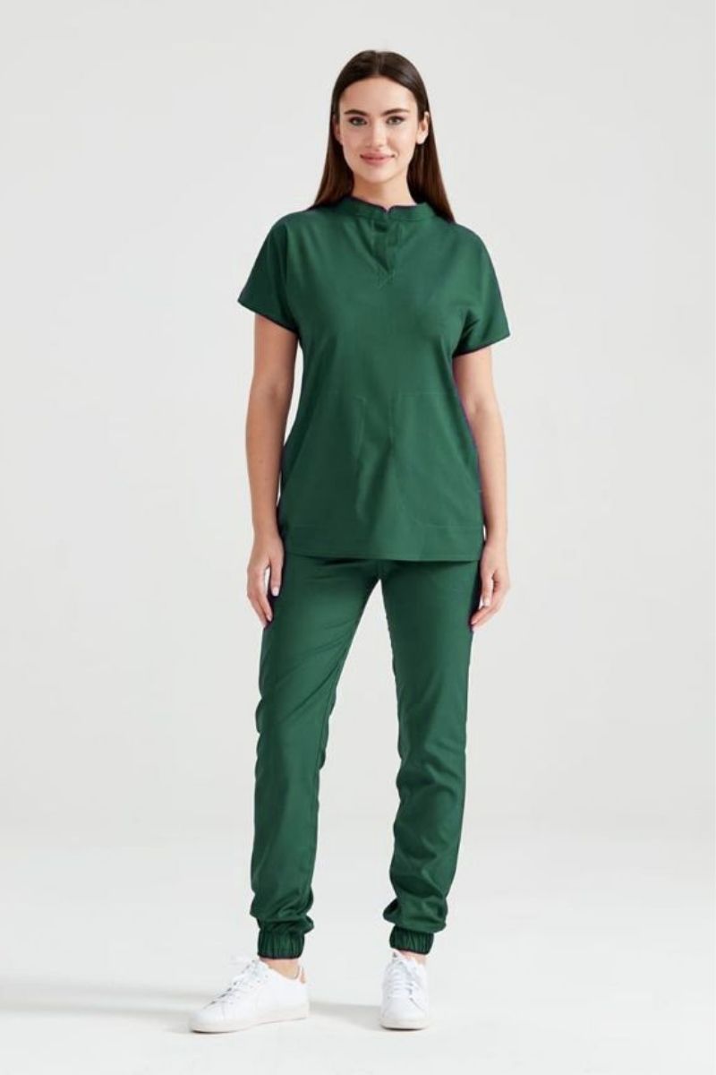 Costum Medical Verde Kaki, Unisex - Khaki - Model Activity