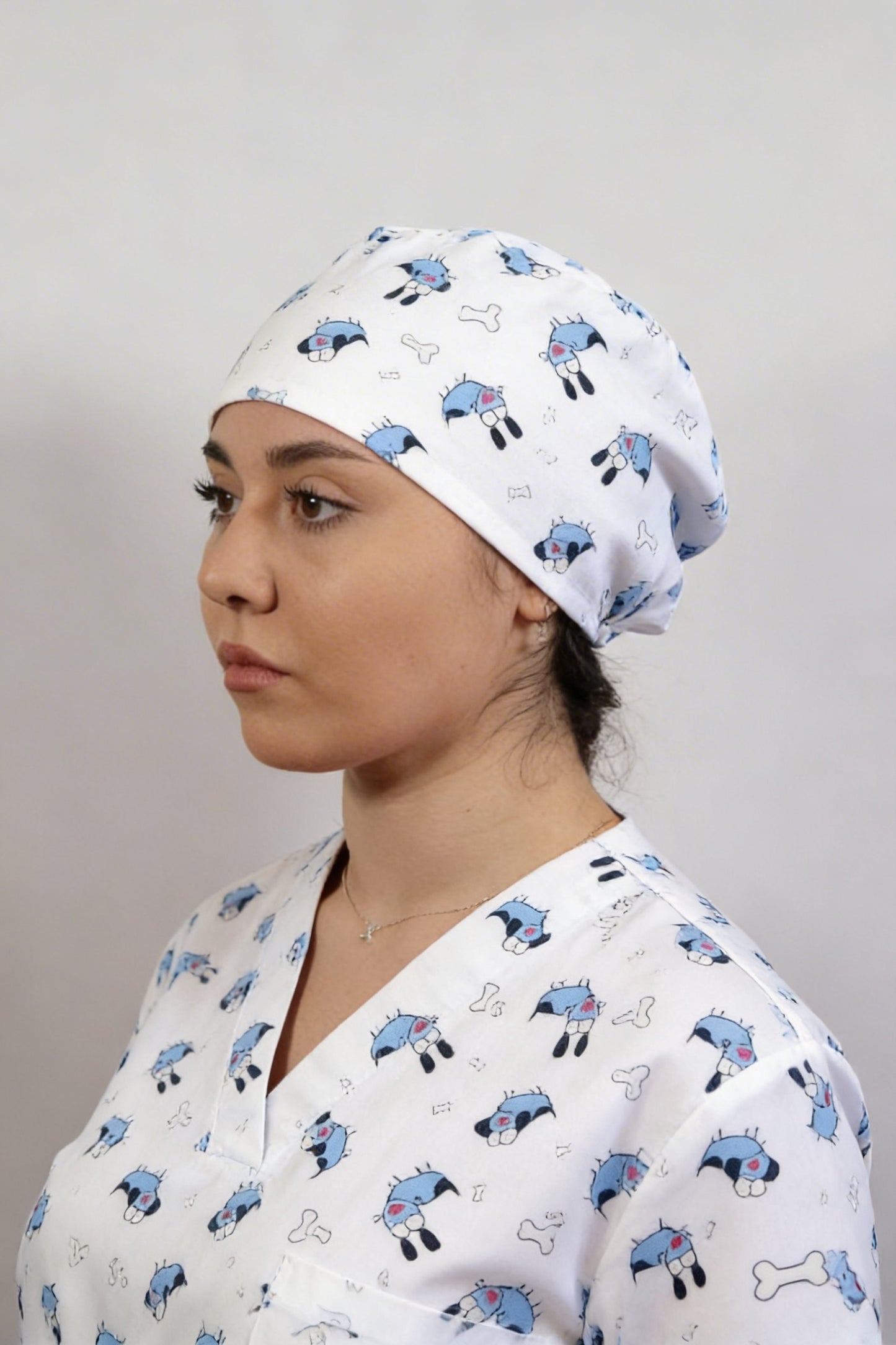 Boneta medicala alba unisex, imprimeu catei mici