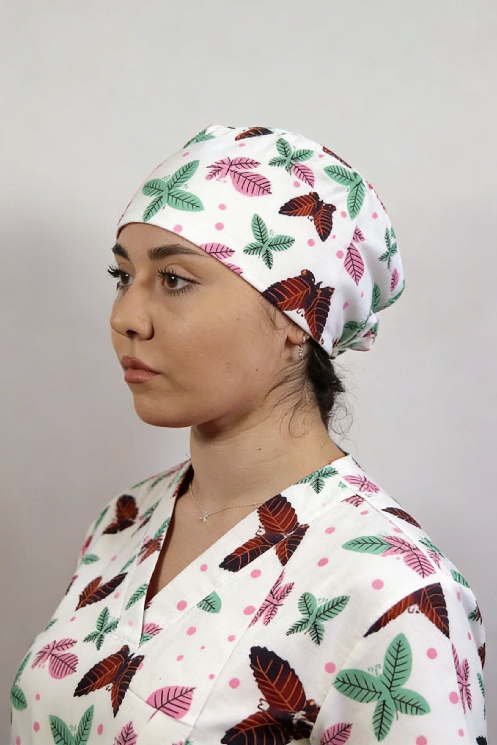 Boneta medicala alba unisex, imprimeu fluturi de padure