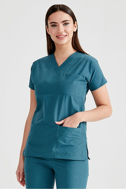 Asistenta medicala imbracata in costum medical de dama din elastan, verde petrol, vedere din fata