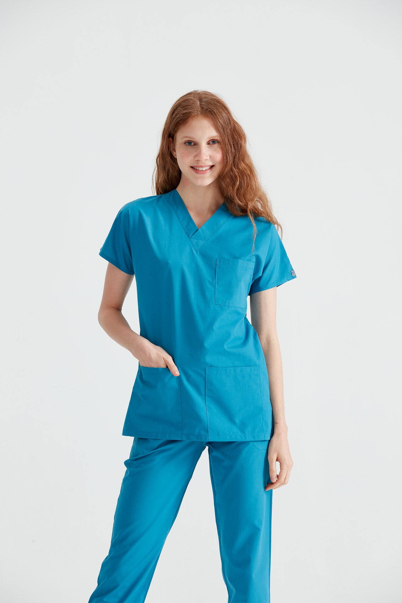Asistenta medicala imbracata in costum medical elastan Dark Turquoise, vedere din fata