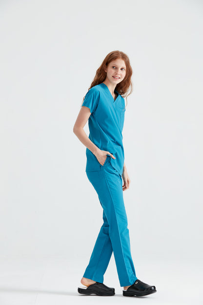 Asistenta medicala imbracata in costum medical elastan Dark Turquoise, vedere din semi-profil