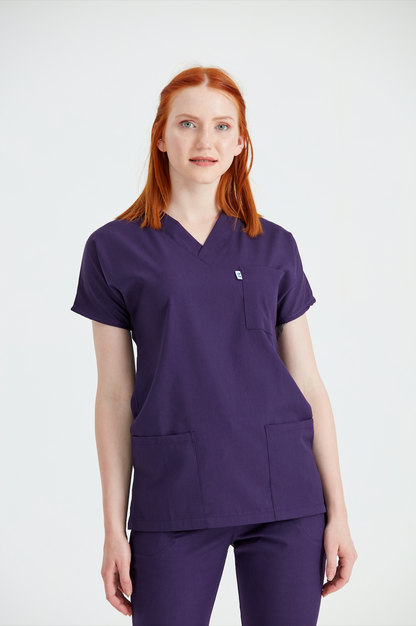 Asistenta medicala imbracata in costum medical de dama din elastan, Mov - Purple, vedere din fata
