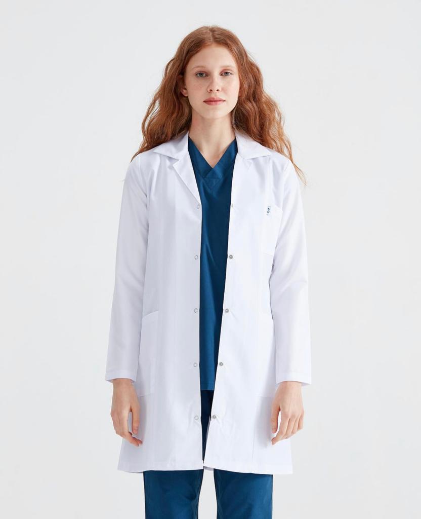Asistenta medicala imbracata in halat medical alb, lung, Dr. Rever Long, pentru femei vedere din fata