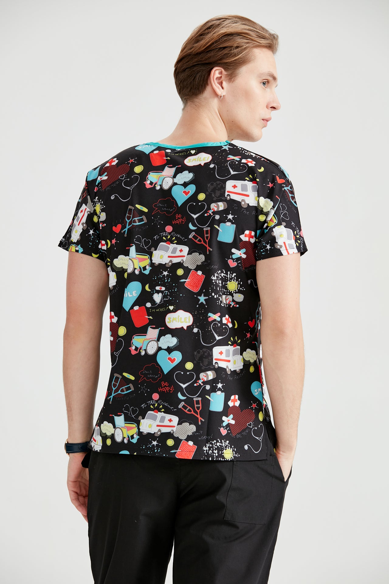 Asistent medical imbracat in bluza Ambulance Dark, vedere din spate
