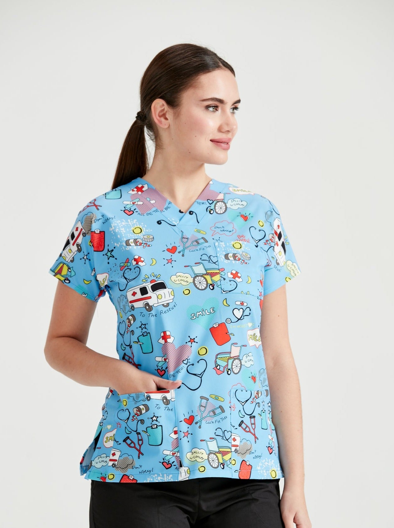 Asistenta medicala imbracata in bluza medicala de dama, cu elastan, Ambulance Turquoise, vedere din fata