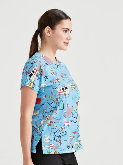 Asistenta medicala imbracata in bluza medicala de dama, cu elastan,Ambulance Turquoise, vedere din profil