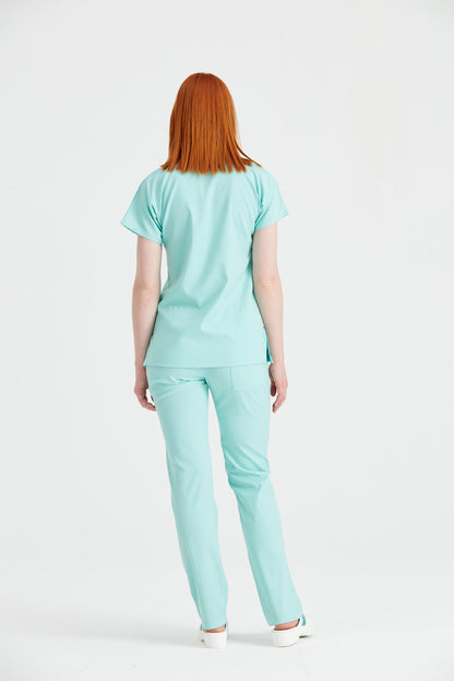 Asistenta medicala imbracata in costum elastan verde menta Mint, vedere din spate