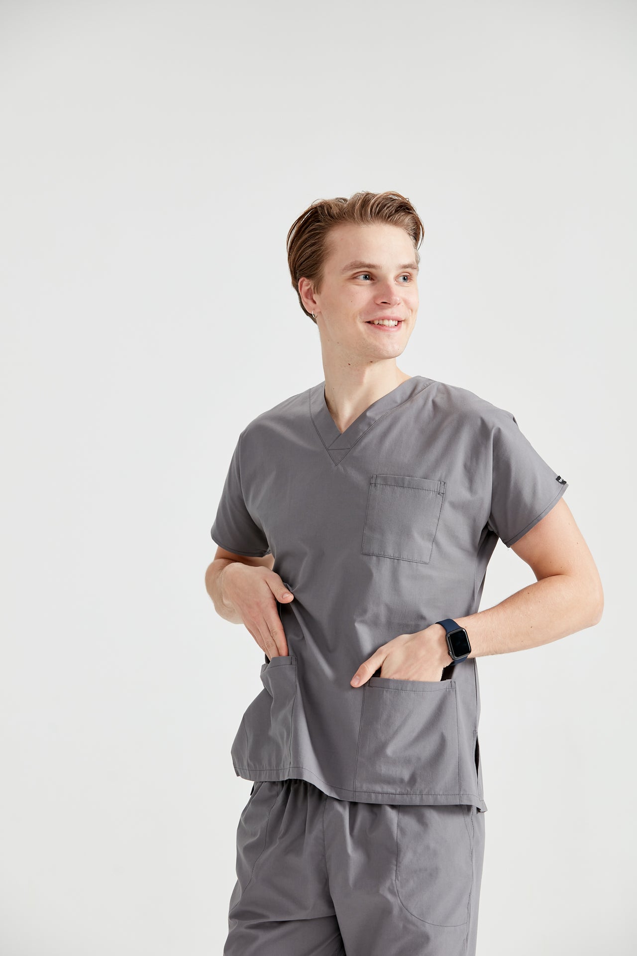 Asistent medical imbracat in costum medical pentru barbati, Grey, vedere din fata