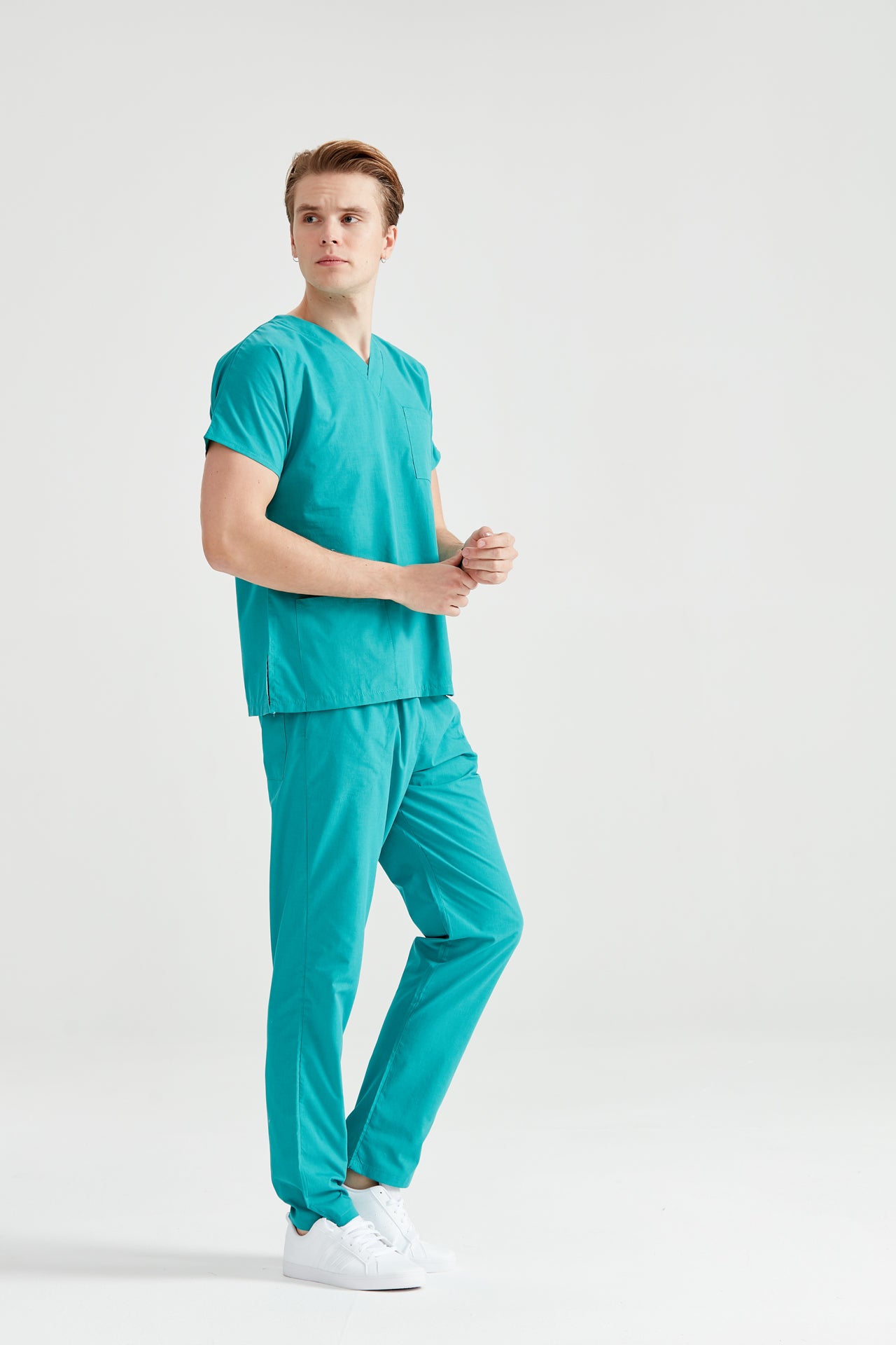 Asistent medical imbracat in costum medical barbati, elastan, Surgical Green, vedere din profil