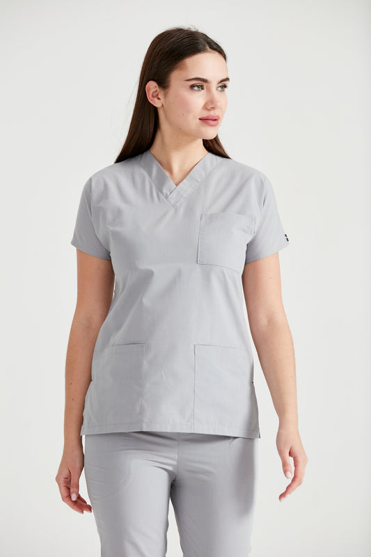  Asistenta medicala imbracata in costum medical gri Light Grey, vedere din fata