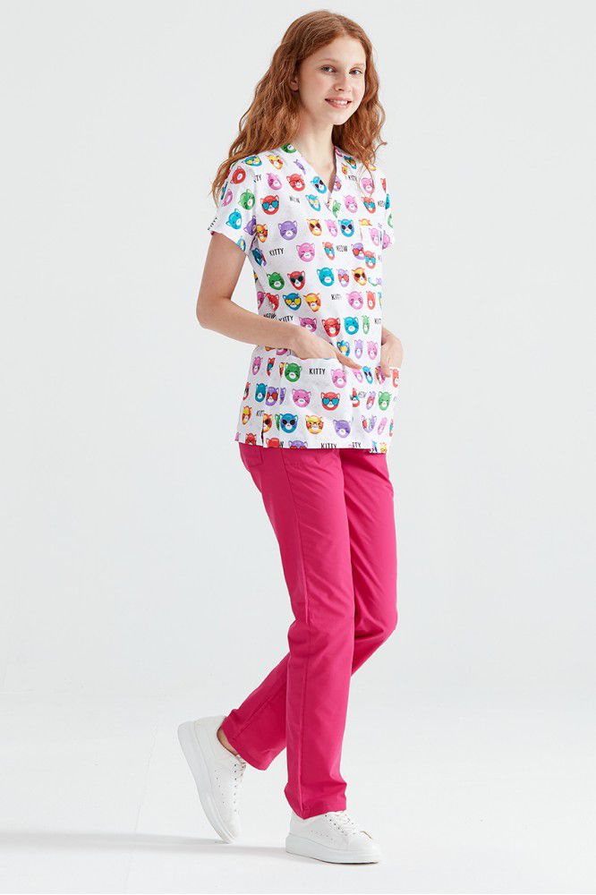 medic cu bluza medicala de la Demoteks Medicalwear de culoare alba, pentru femei, cu imprimeu Big Kitty